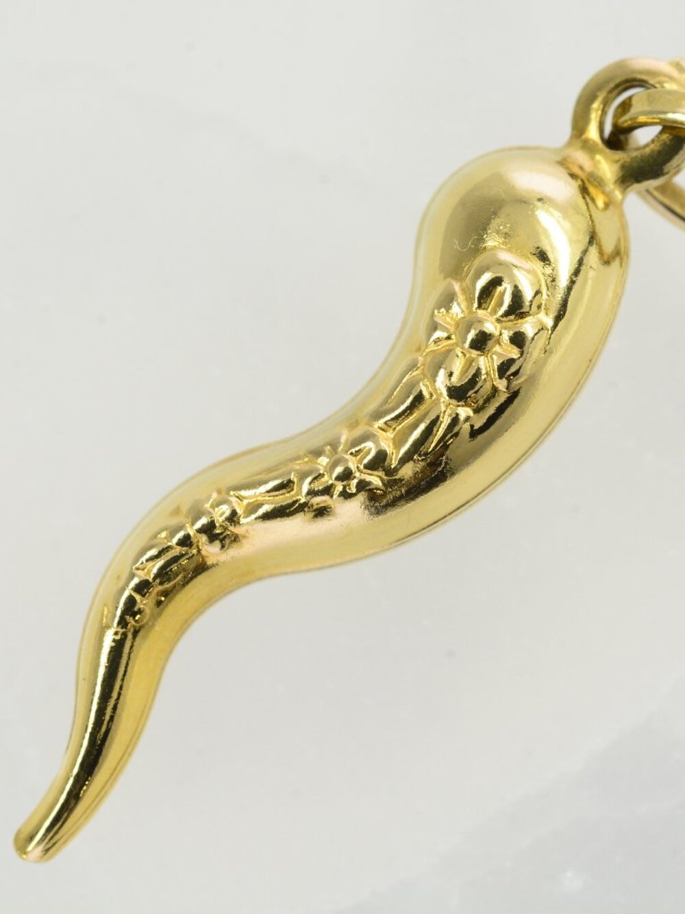 18k Lucky Horn Pendant
